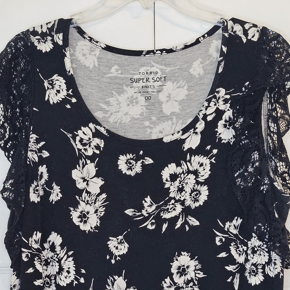 Black and White Floral Women's Top - Picture 2 of 3